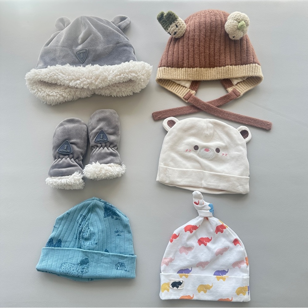 5 Baby Hats 0-6 Months Bundle + 1 Matching Mittens Set | Winter & Newborn Hats